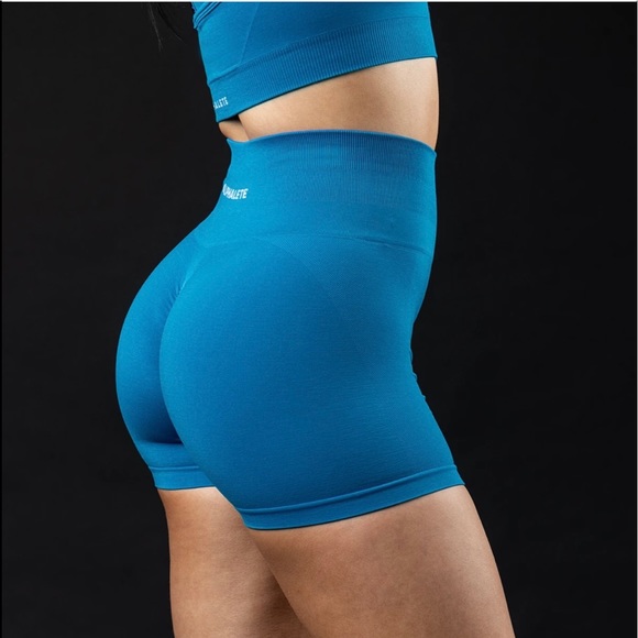 Alphalete Amplify Shorts - Picture 1 of 4